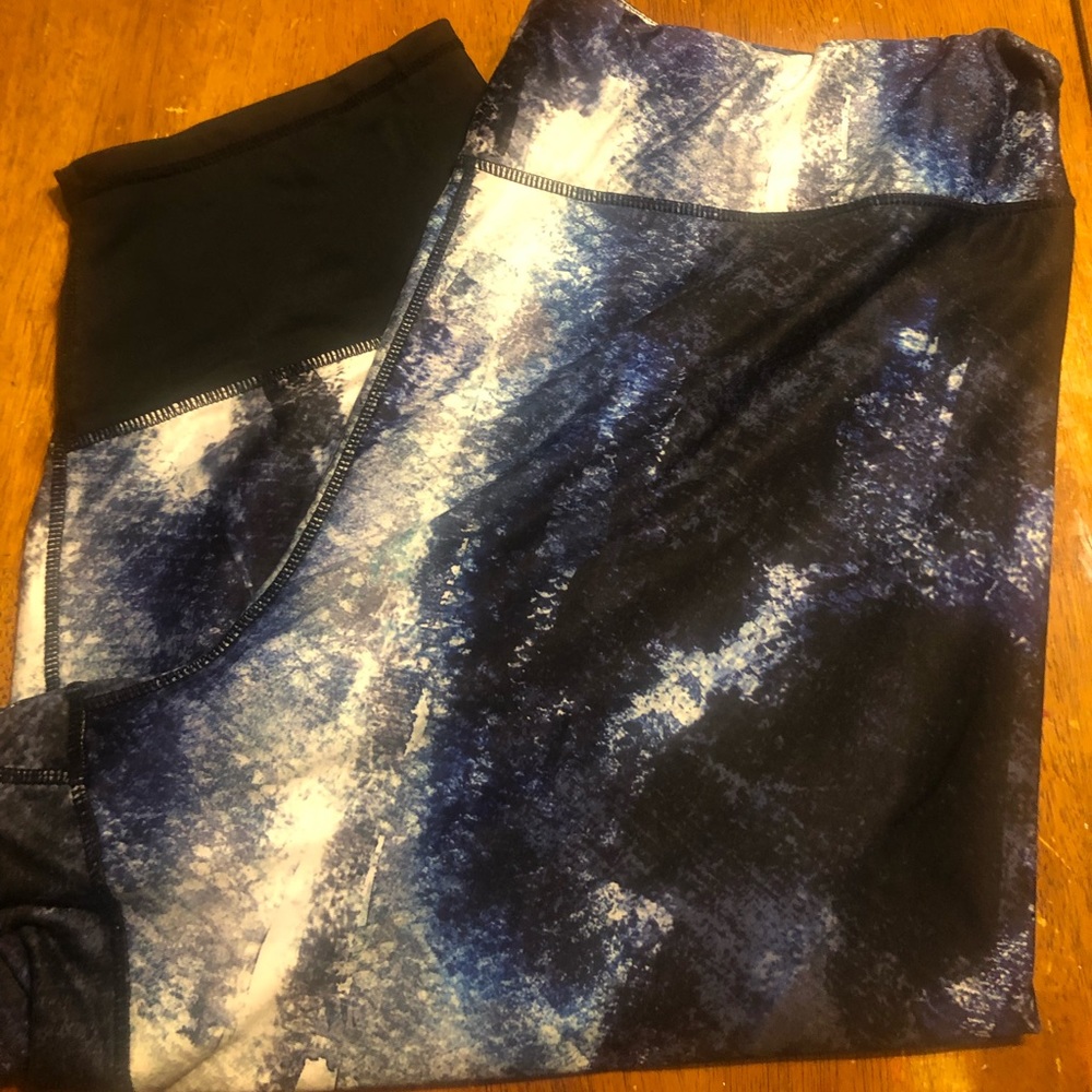 Adore me 4x 3/4 length leggings. Mesh like material at calves